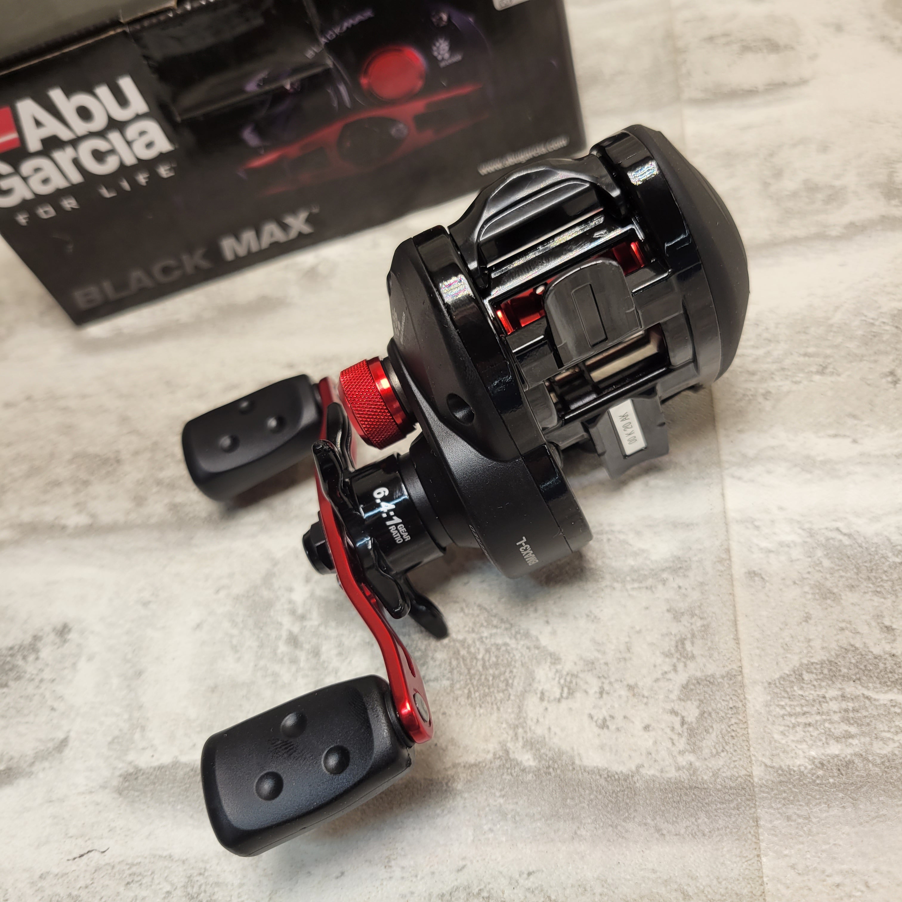 Abu Garcia BMAX3-L Black Max Low-Profile Baitcast Fishing Reel Left Hand (7901294035182)